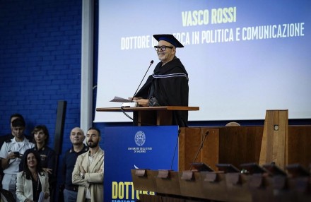 Vasco Rossi riceve la Laurea Honoris Causa